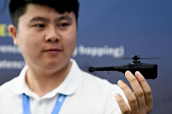 Микродрон на стенде компании HQ Innovation. - Sputnik Азербайджан