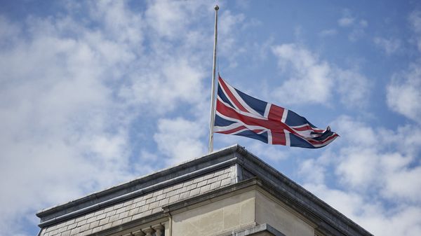 Британский флаг над зданием Министерство иностранных дел Великобритании в Лондоне - Sputnik Азербайджан