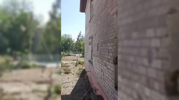 ВСУ обстреляли жилые кварталы и детсад в Запорожье – один человек погиб - Sputnik Азербайджан