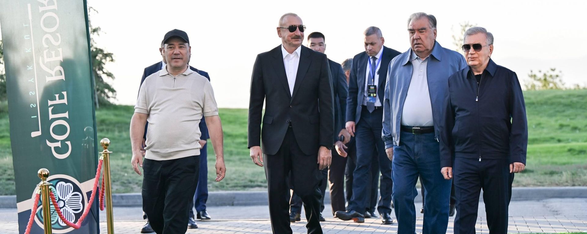 Алиев принял участие в открытии первого гольф-клуба Кыргызстана на Иссык-Куле - Sputnik Азербайджан, 1920, 30.07.2026
