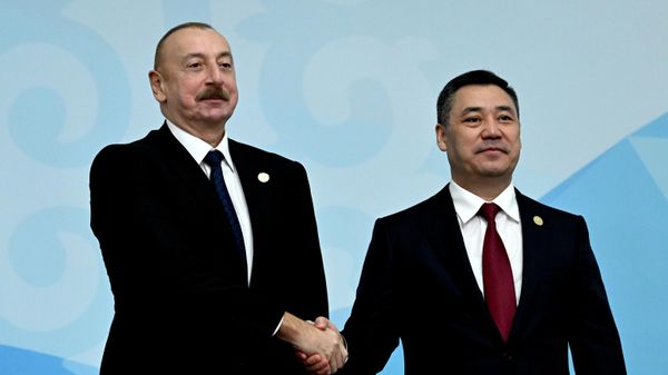 Президент Азербайджана Ильхам Алиев с президентом Кыргызстана Садыром Жапаровым - Sputnik Азербайджан