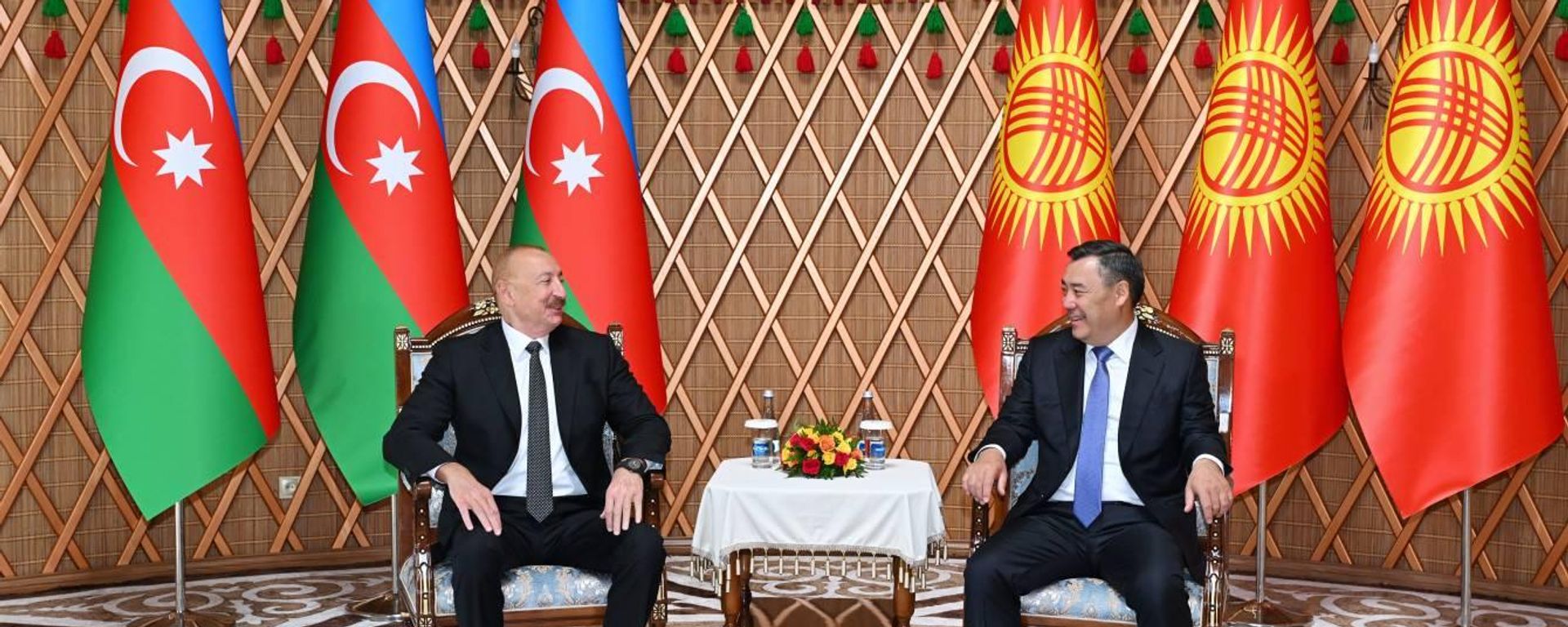 Президент Азербайджана Ильхам Алиев и президент Кыргызстана Садыр Жапаров - Sputnik Азербайджан, 1920, 31.07.2026