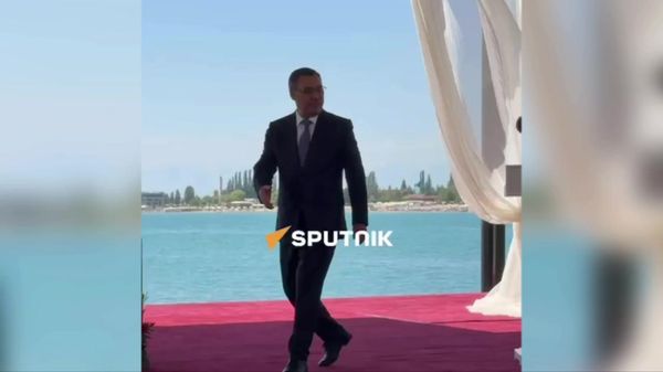 Президент Кыргызстана наградил Алиева высшим орденом республики - Sputnik Азербайджан