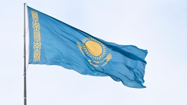 Флаг Казахстана. - Sputnik Азербайджан