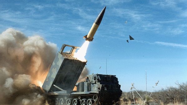 Оперативно-тактический ракетный комплекс США производства Lockheed Martin с баллистической ракетой MGM-140 ATACMS - Sputnik Азербайджан