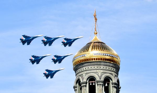 Пилотажная группа "Русские витязи" на самолетах Су-30СМ во время показательного выступления на праздничных мероприятиях, посвященных 110-летию со дня образования ВВС в военно-патриотическом парке культуры и отдыха ВС РФ "Патриот" в Одинцово - Sputnik Азербайджан