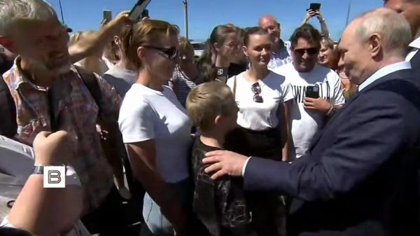 Путин впервые посетил Курильские острова - Sputnik Азербайджан