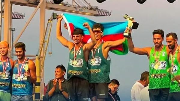 Сборная Азербайджана выиграла международный турнир по пляжному волейболу в Турции - Sputnik Азербайджан