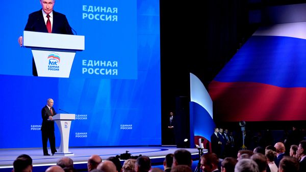  Владимир Путин выступает на втором этапе XXIII съезда партии Единая Россия - Sputnik Азербайджан