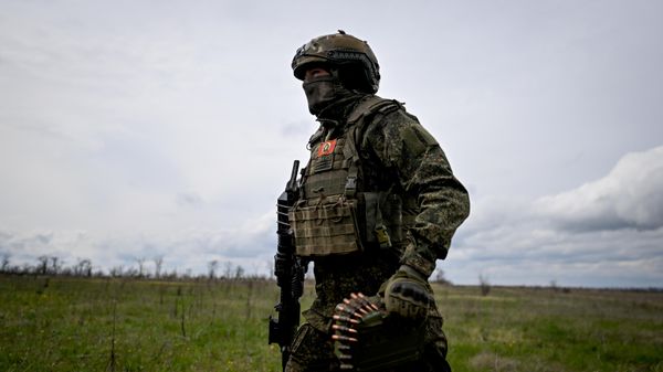 Военнослужащий РФ мобильной огневой группы группировки войск Южная  - Sputnik Азербайджан