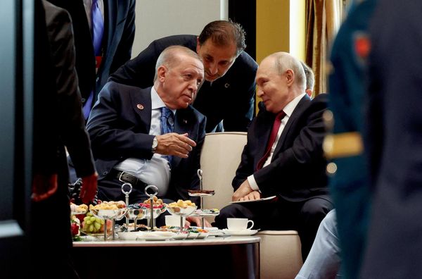 Президент РФ Владимир Путин и президент Турции Реджеп Тайип Эрдоган в кулуарах саммита ШОС в Бишкеке - Sputnik Азербайджан
