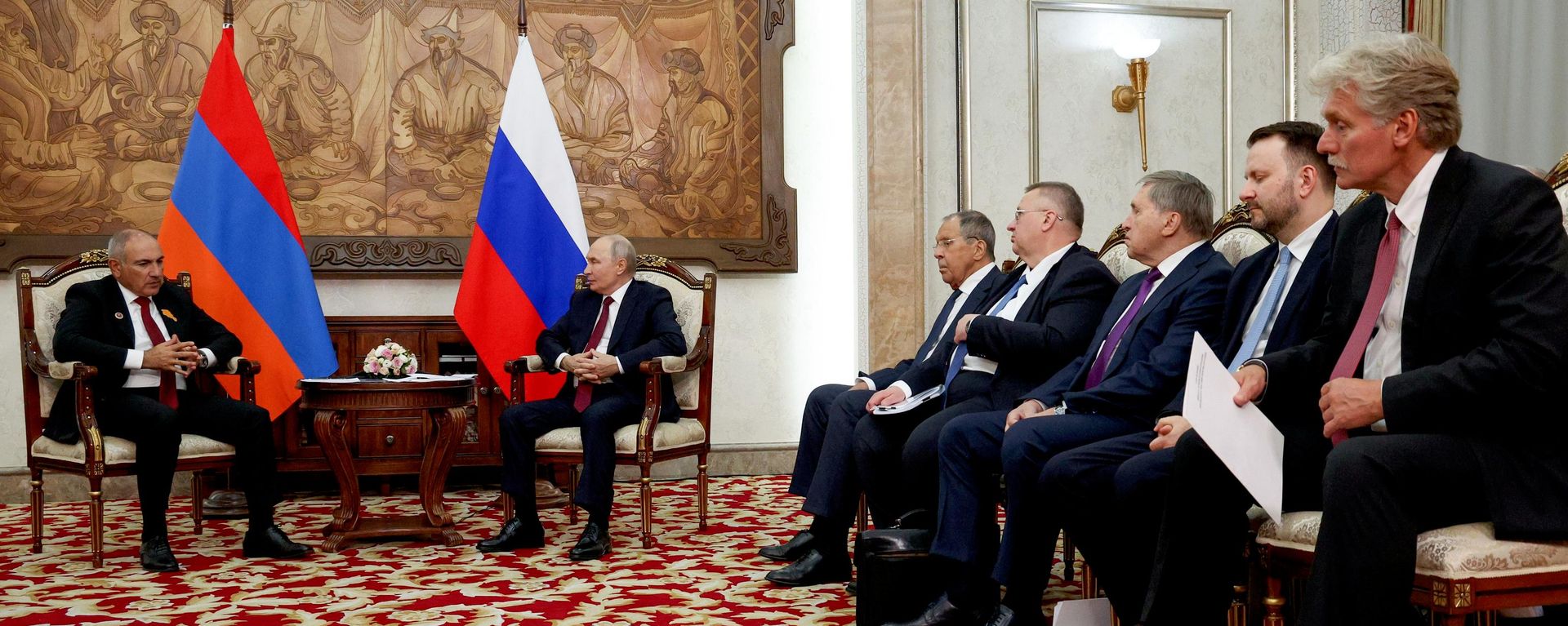 Путин встретился с Пашиняном в Бишкеке - Sputnik Азербайджан, 1920, 01.09.2026
