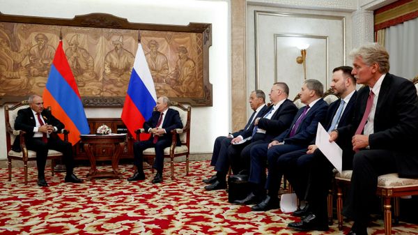 Путин встретился с Пашиняном в Бишкеке - Sputnik Азербайджан