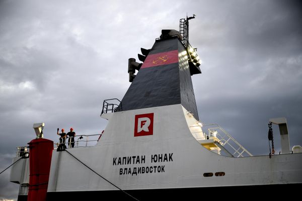 Рыбопромысловый траулер "Капитан Юнак", который осмотрел Владимир Путин в рамках своей поездки во Владивосток - Sputnik Азербайджан
