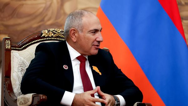 Президент Владимир Путин встретился с премьер-министром Армении Николом Пашиняном - Sputnik Азербайджан
