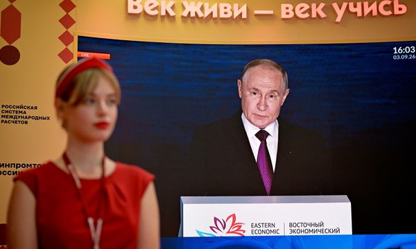  Трансляция пленарного заседания ВЭФ. - Sputnik Азербайджан