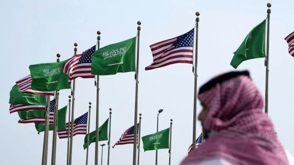 Флаги США и Саудовской Аравии  - Sputnik Азербайджан