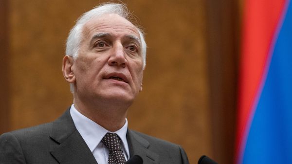 Президент Армении Ваагн Хачатурян  - Sputnik Азербайджан