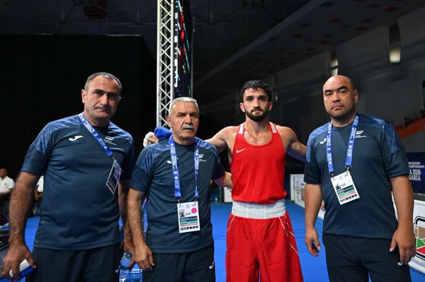 Два азербайджанских боксера начали Чемпионат Европы с победы Два азербайджанских боксера начали Чемпионат Европы с победы - Sputnik Азербайджан