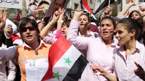 Сирийцы вышли на многотысячный митинг - Sputnik Азербайджан