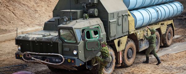 Разворачивание зенитно-ракетной системы С-300 - Sputnik Азербайджан