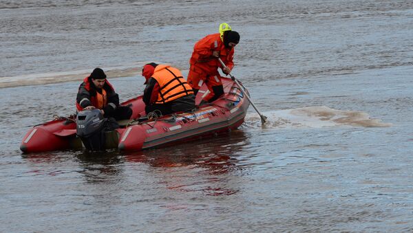 спасение пассажиров с затонувшего судна - Sputnik Azərbaycan
