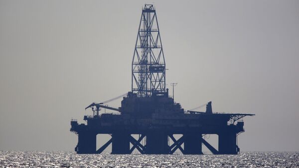 Нефтяная платформа в Каспийском море - Sputnik Азербайджан