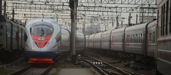 Торжественный запуск первого сдвоенного состава высокоскоростного поезда Сапсан - Sputnik Азербайджан
