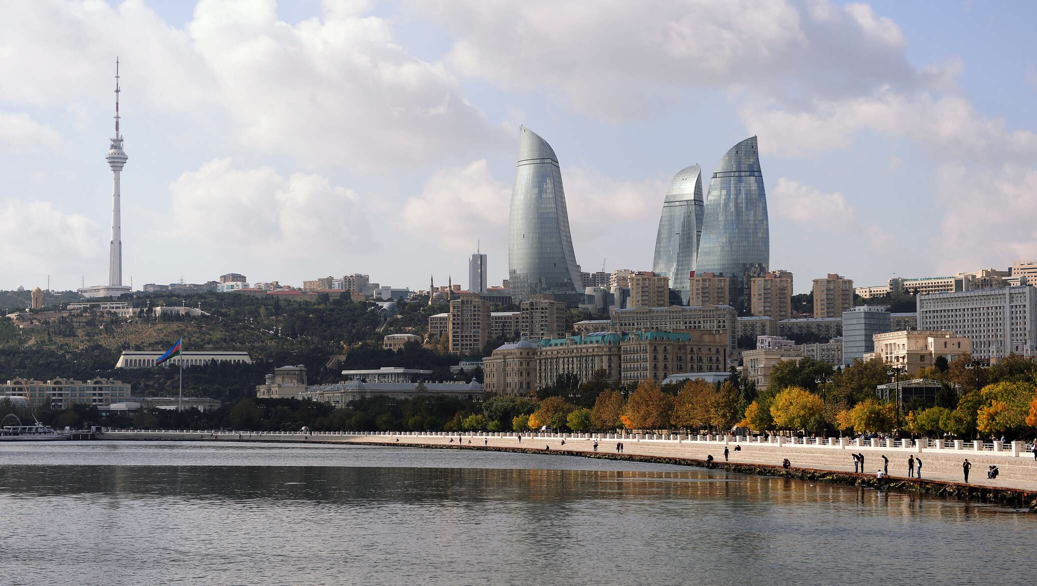 Погода в баку в июне. Баку город. Баку Caspian Waterfront. Азербайджан Баку 2020. Баку 2021.