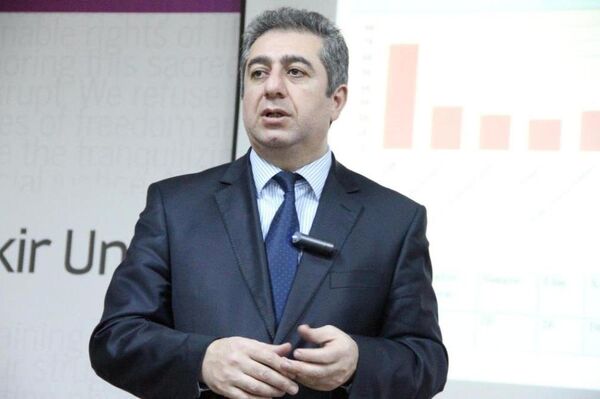 Qubad İbadoğlu - İqtisadi Tədqiqatlar Mərkəzinin rəhbəri Qubad İbadoğlu - İqtisadi Tədqiqatlar Mərkəzinin rəhbəri - Sputnik Azərbaycan