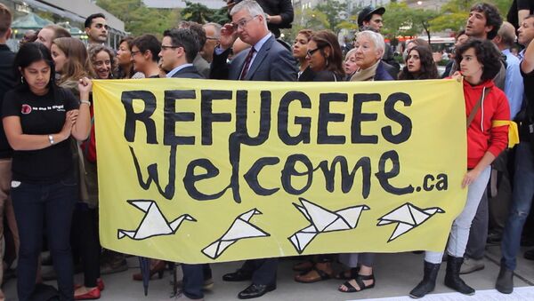 Добро пожаловать, беженцы – сотни канадцев митинговали в защиту мигрантов - Sputnik Azərbaycan