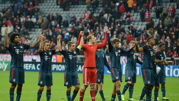 Bayern Munich players acknowledge the fans after the Champions League match against CSKA Moscow, September 17, 2013 - Sputnik Азербайджан