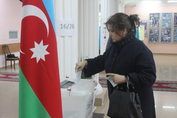 Граждане Азербайджана голосуют на парламентских выборах. Граждане Азербайджана голосуют на парламентских выборах. - Sputnik Азербайджан