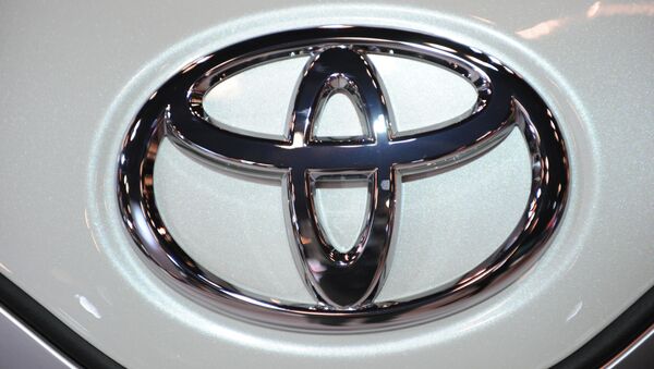 Toyota Motor отзывает по всему миру более 1 млн автомобилей Avensis - Sputnik Азербайджан