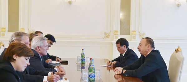 Встреча президента Азербайджана Ильхама Алиева с делегацией США во главе с секретарем Военно-морских сил Реем Мейбасом - Sputnik Азербайджан