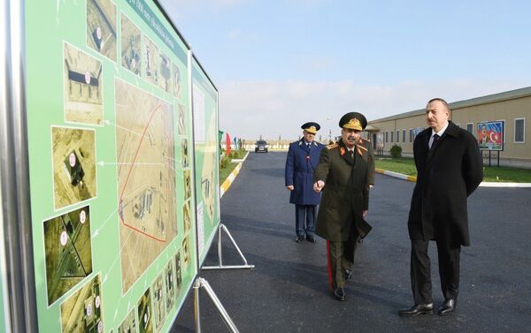 Ильхам Алиев ознакомился с военным городком ВВС Азербайджана. - Sputnik Азербайджан