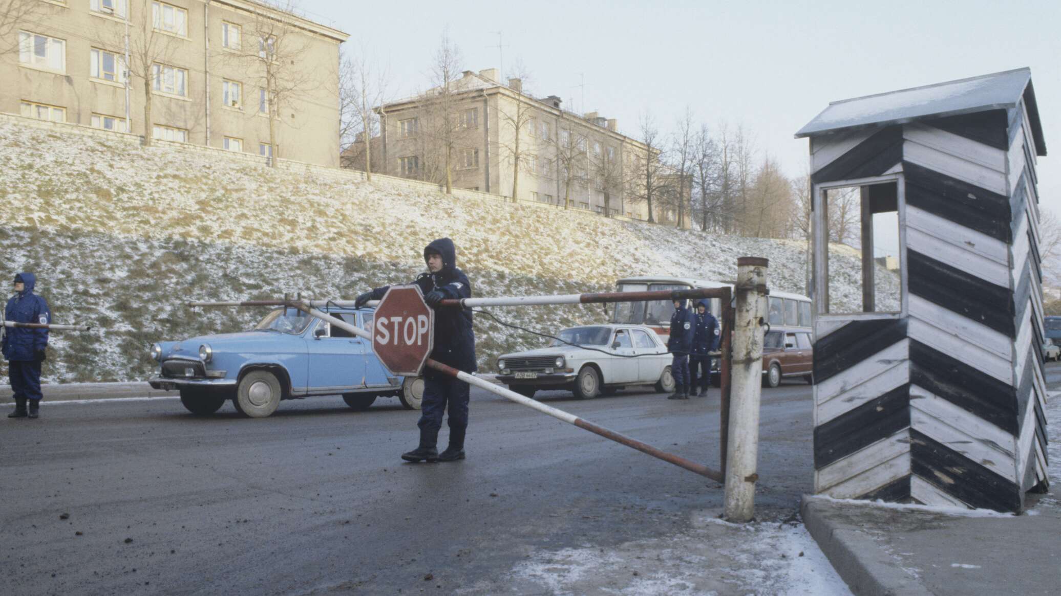 Ситуация на границе с эстонией. Российско-Эстонская граница Нарва. Таможня Нарва. Эстонская граница Нарва. Нарва граница 1991.