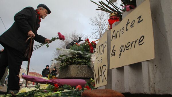 Flowers at  France Embassy  in Moscow - Sputnik Azərbaycan