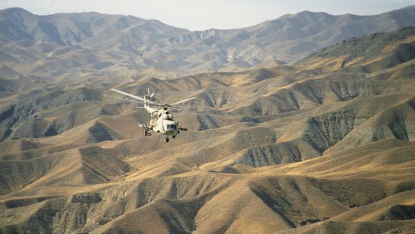 Вертолет в горах Афганистана. Архивное фото - Sputnik Azərbaycan