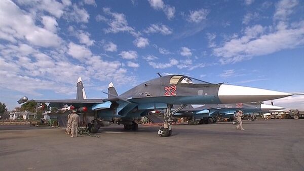 Авиатехники проверили ракеты воздух-воздух на Су-34 перед вылетом в Сирии - Sputnik Азербайджан