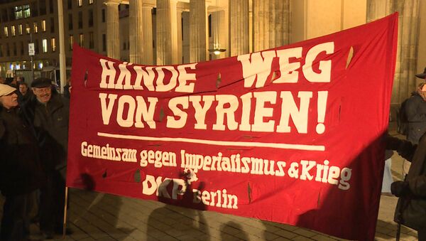 Руки прочь от Сирии – митинг против военного участия Германии в конфликте - Sputnik Азербайджан