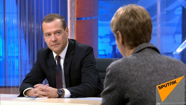 Интервью премьер-министра РФ Дмитрия Медведева российским телеканалам - Sputnik Azərbaycan