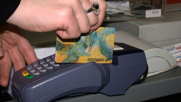 Оплата покупки через терминал пластиковой банковской картой - Sputnik Азербайджан
