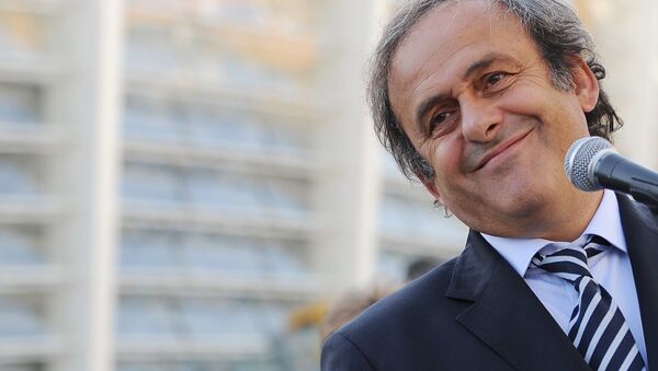 Michel Platini, the incumbent UEFA president, has restated his idea to introduce the so-called “white card” and has proposed to make offside rules more understandable, during the Dubai International Sports Conference, Goal.com reports.  - Sputnik Azərbaycan