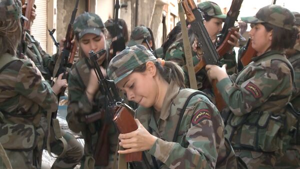Сирийский женский батальон: как девушек-добровольцев учат воевать с ИГ - Sputnik Азербайджан