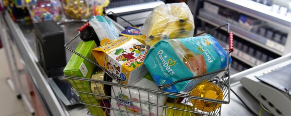 Продуктовая корзина с покупками Продуктовая корзина с покупками - Sputnik Азербайджан