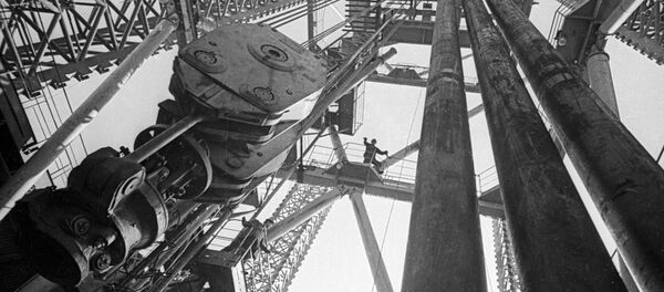 Нефтяная вышка. Архивное фото - Sputnik Азербайджан