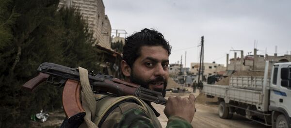 Военнослужащий Сирийской арабской армии. Архивное фото Военнослужащий Сирийской арабской армии. Архивное фото - Sputnik Азербайджан