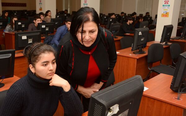 В UNEC проходят встречи под девизом «Знание должно оцениваться прозрачно и объективно» - Sputnik Азербайджан