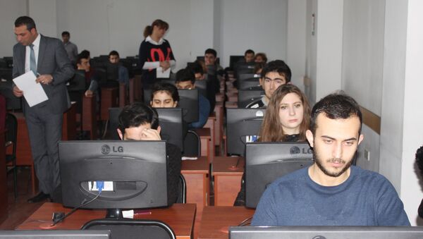 Представители «общественного контроля» наблюдают за ходом экзаменов - Sputnik Азербайджан